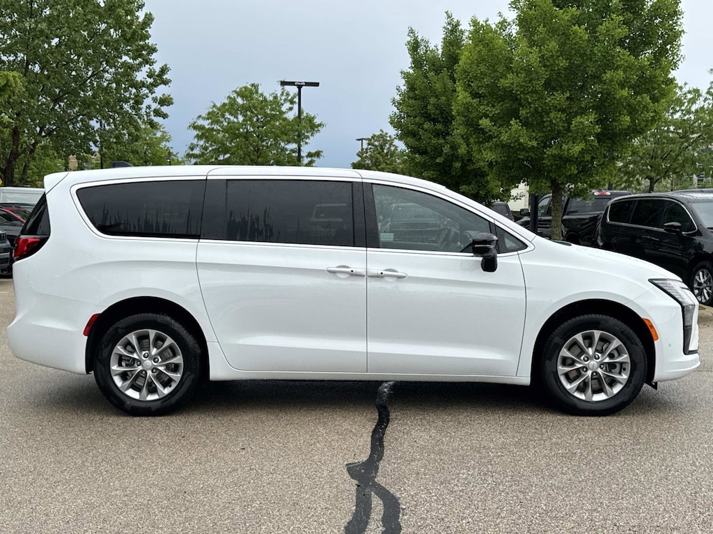 New 2027 Chrysler Pacifica SELECT AWD Passenger Van