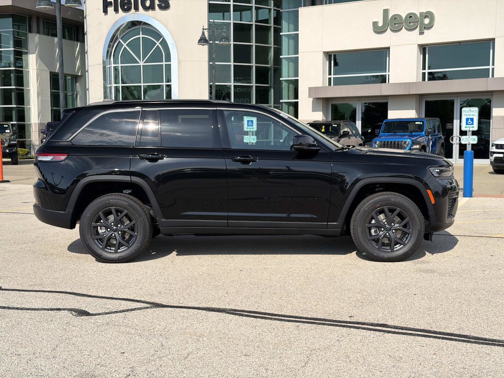 New 2027 Jeep Grand Cherokee Laredo Altitude Sport Utility