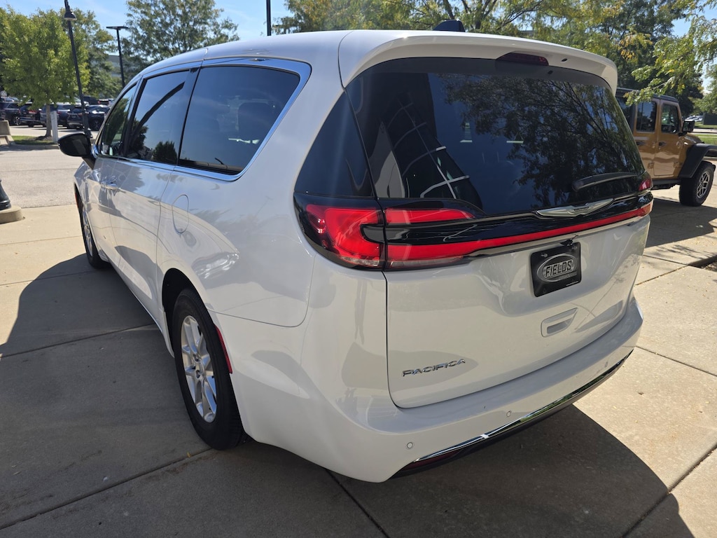 New 2026 Chrysler Pacifica SELECT Passenger Van