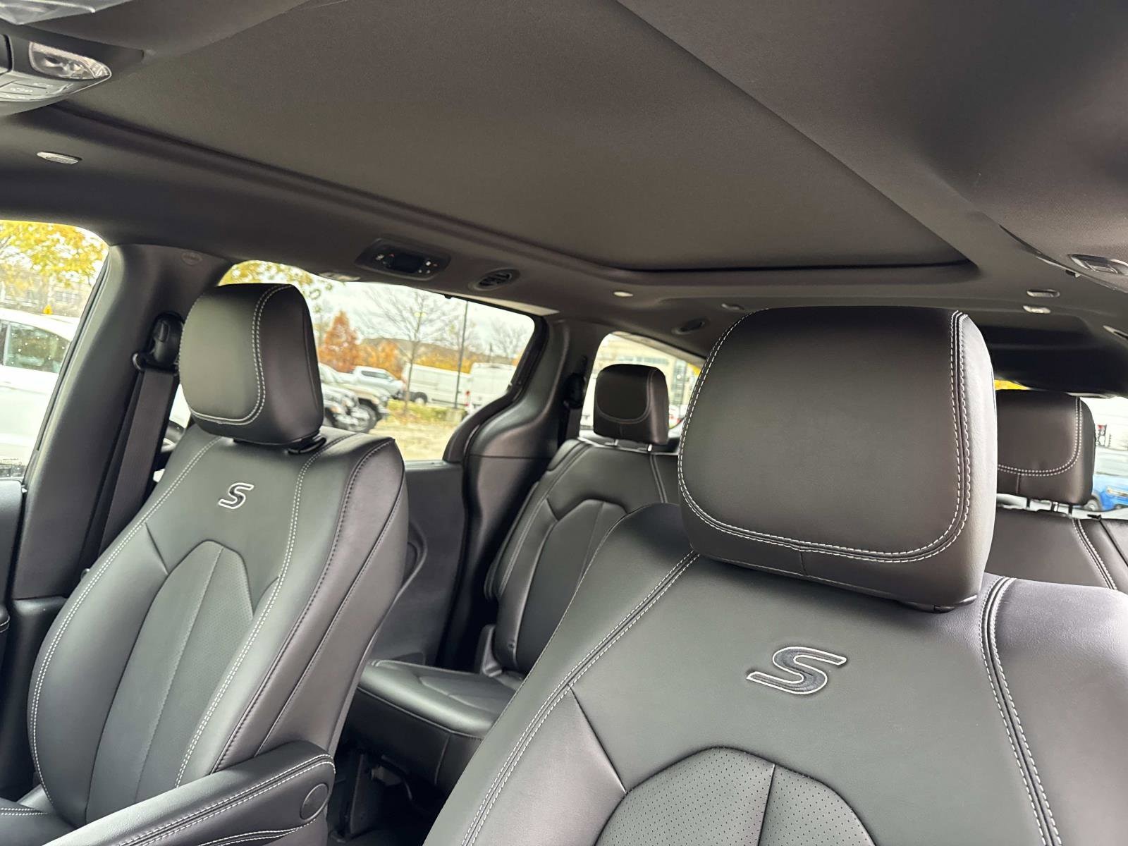 2026 Chrysler Pacifica Select - Photo 32
