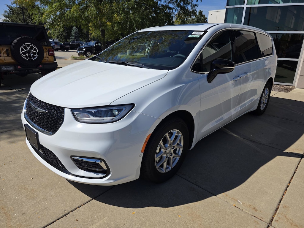 New 2026 Chrysler Pacifica SELECT Passenger Van