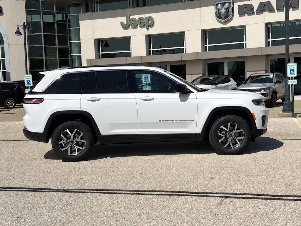 New 2027 Jeep Grand Cherokee LAREDO X 4X4 Sport Utility