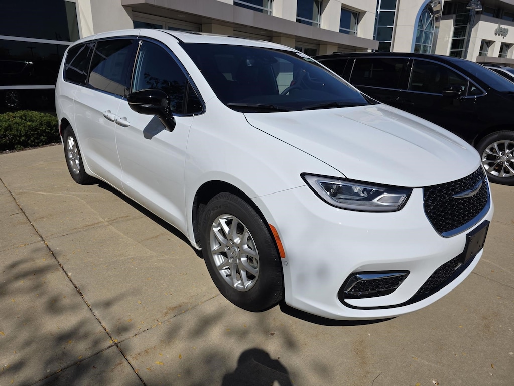 New 2026 Chrysler Pacifica SELECT Passenger Van