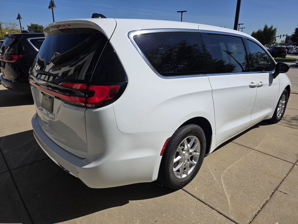 New 2026 Chrysler Pacifica SELECT Passenger Van