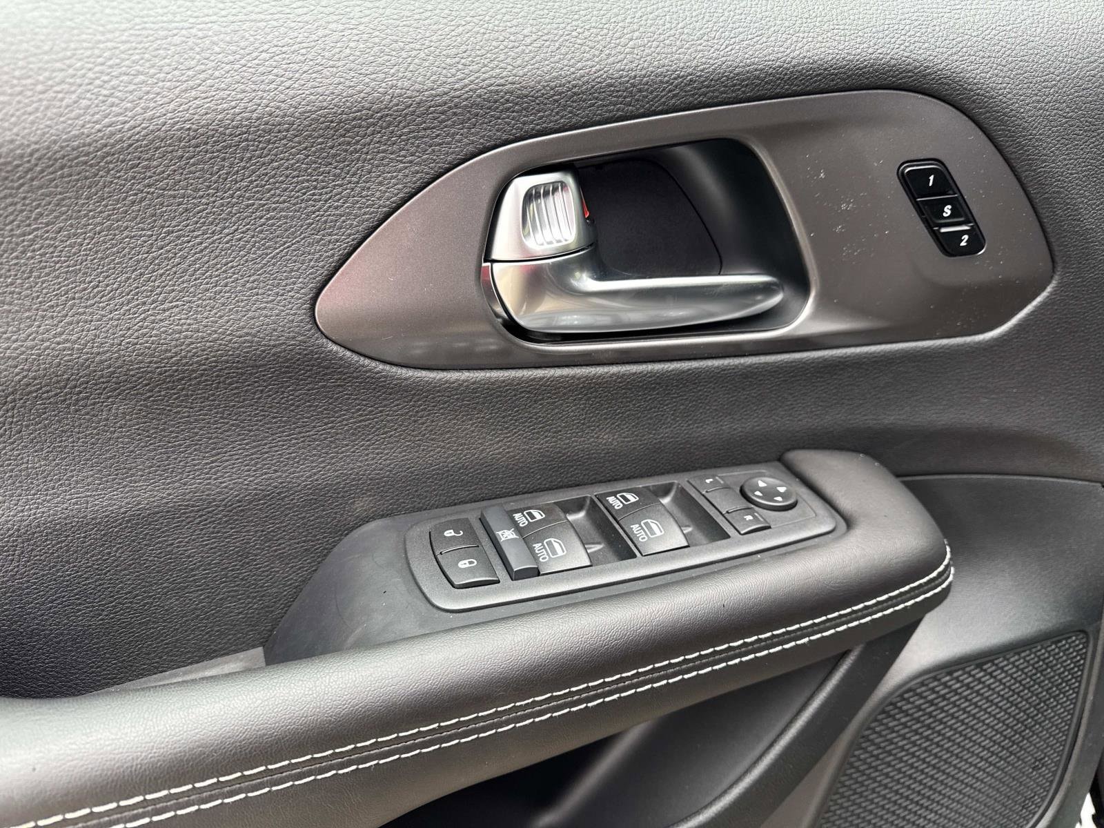 2026 Chrysler Pacifica Select - Photo 18