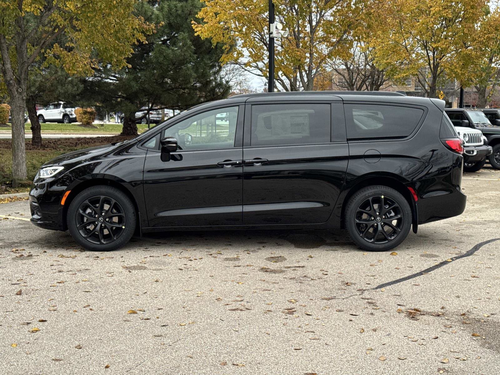 2026 Chrysler Pacifica Select - Photo 8