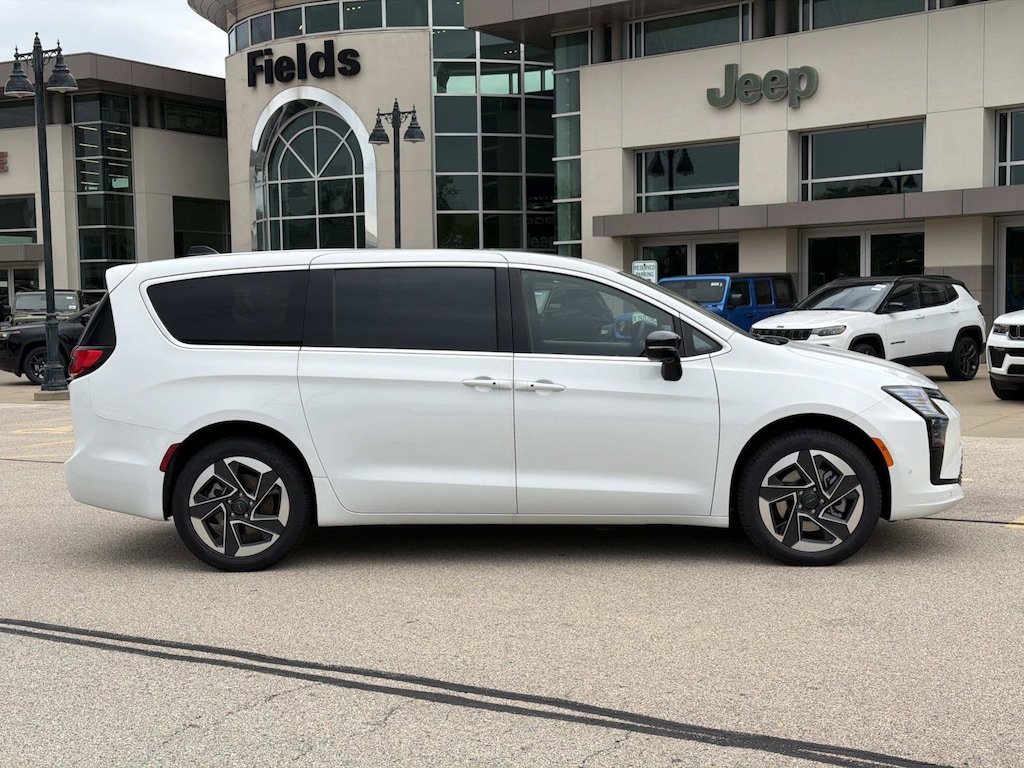 New 2027 Chrysler Pacifica LIMITED AWD Passenger Van