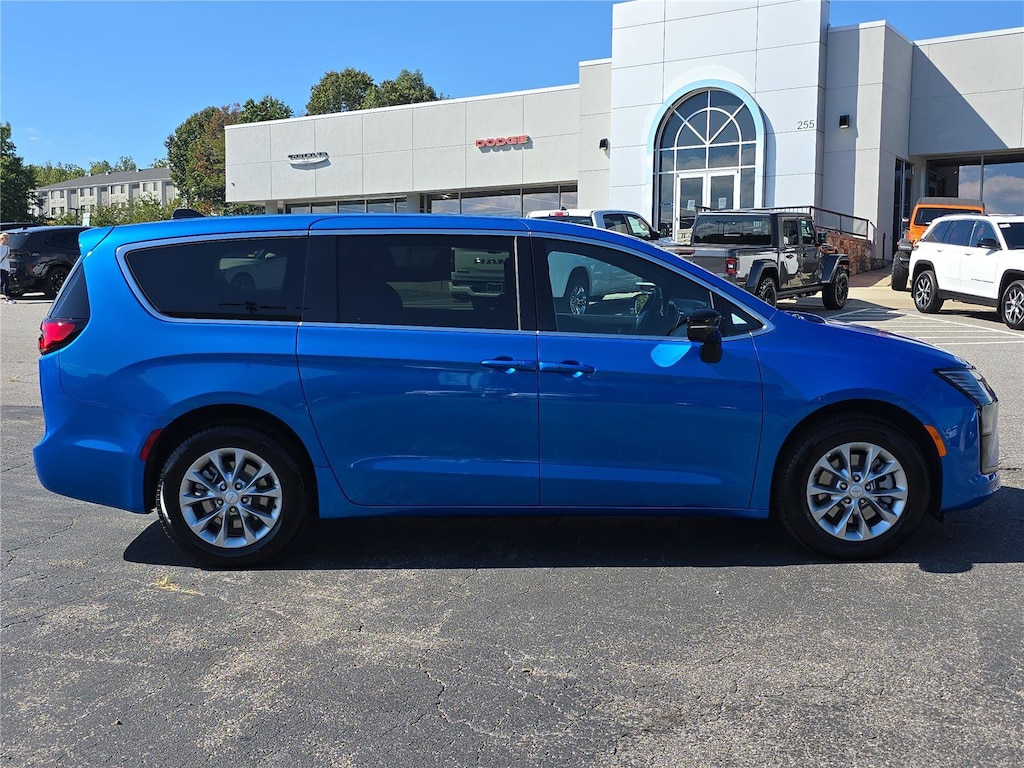 New 2027 Chrysler Pacifica SELECT AWD Passenger Van