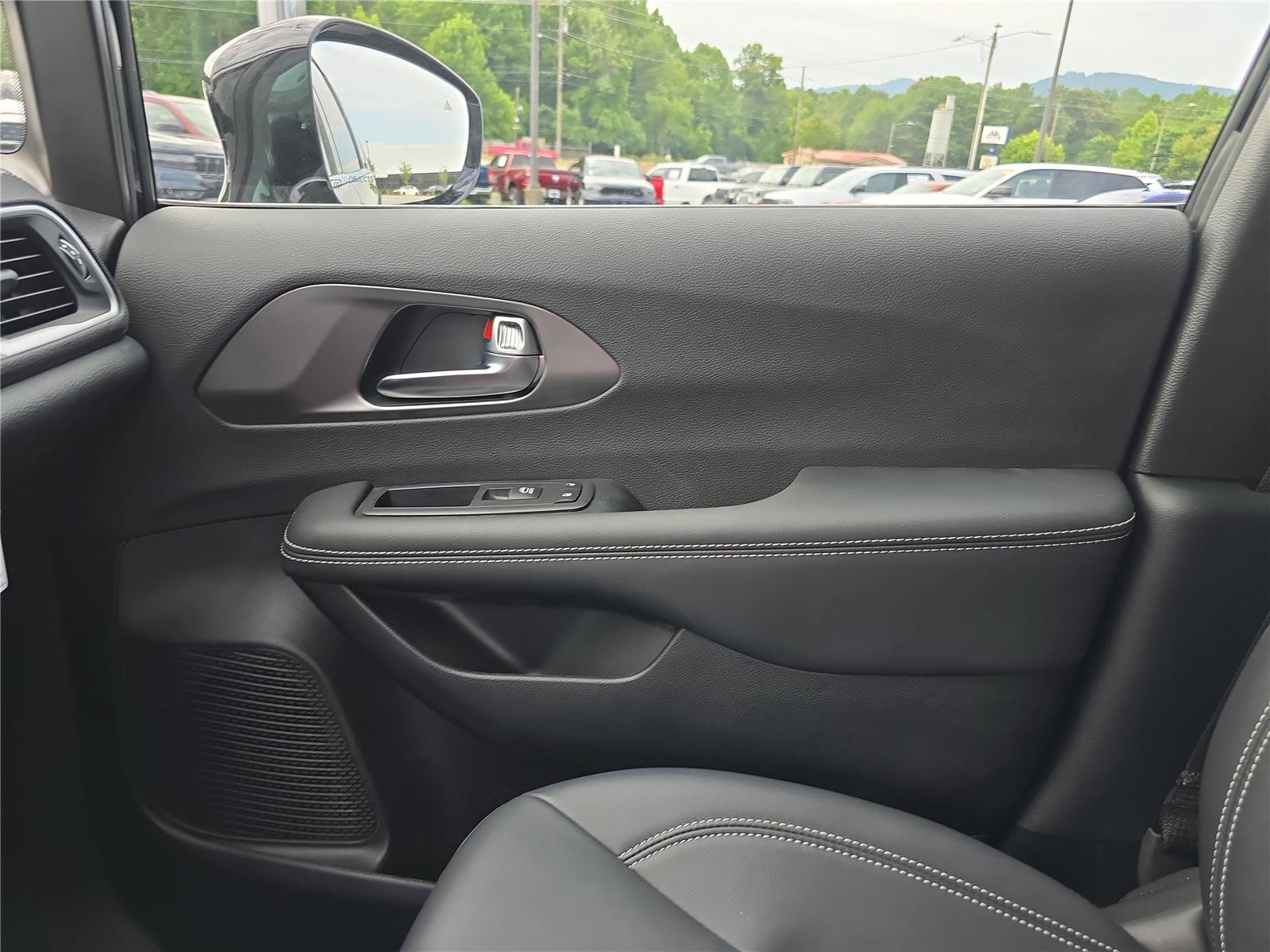 2026 Chrysler Pacifica Select - Photo 22