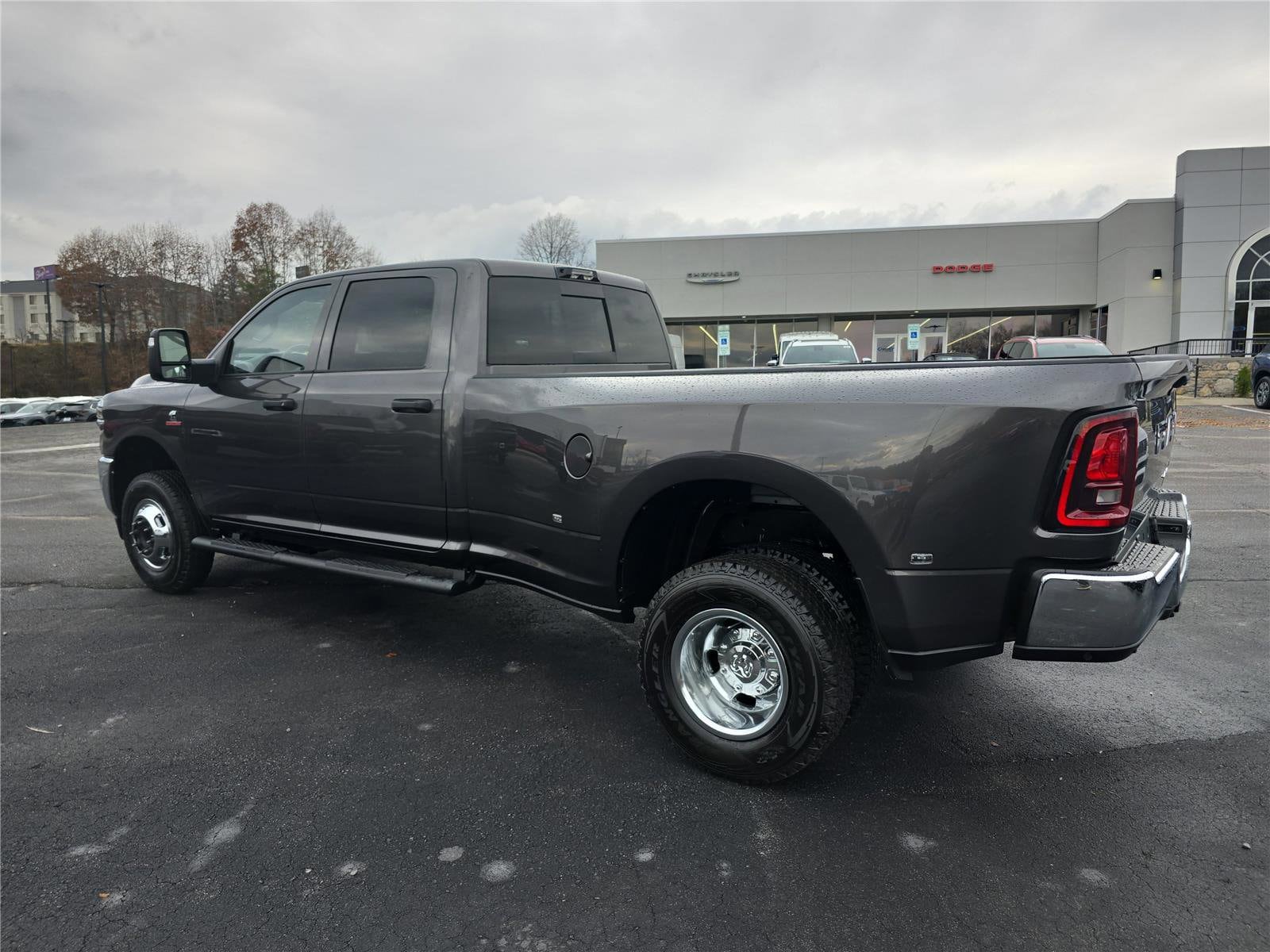 2026 RAM 3500 Tradesman - Photo 6
