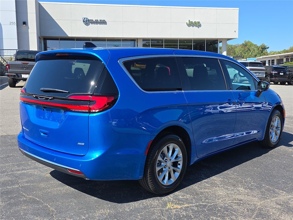 New 2027 Chrysler Pacifica SELECT AWD Passenger Van
