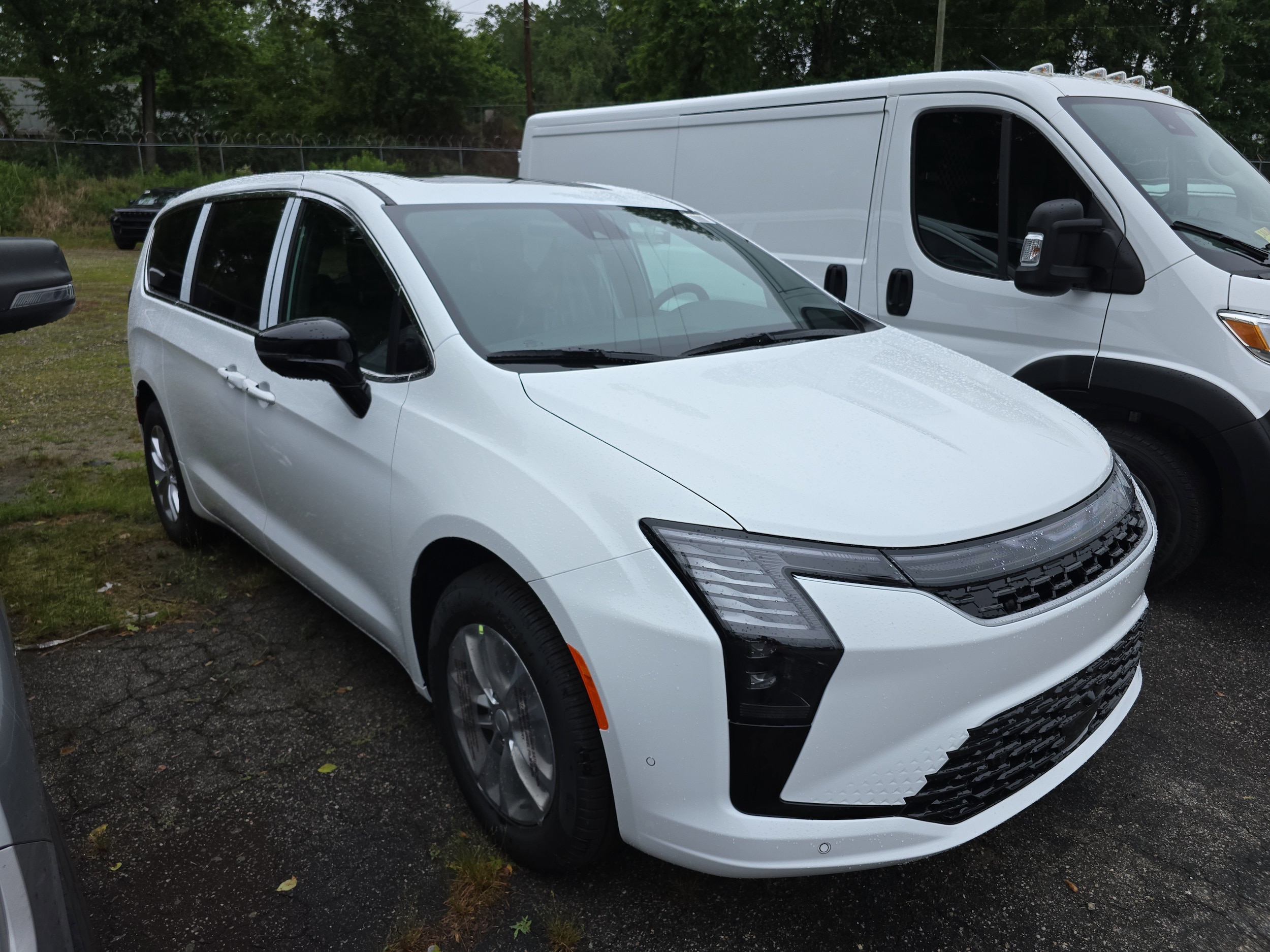 2027 Chrysler Pacifica Select
