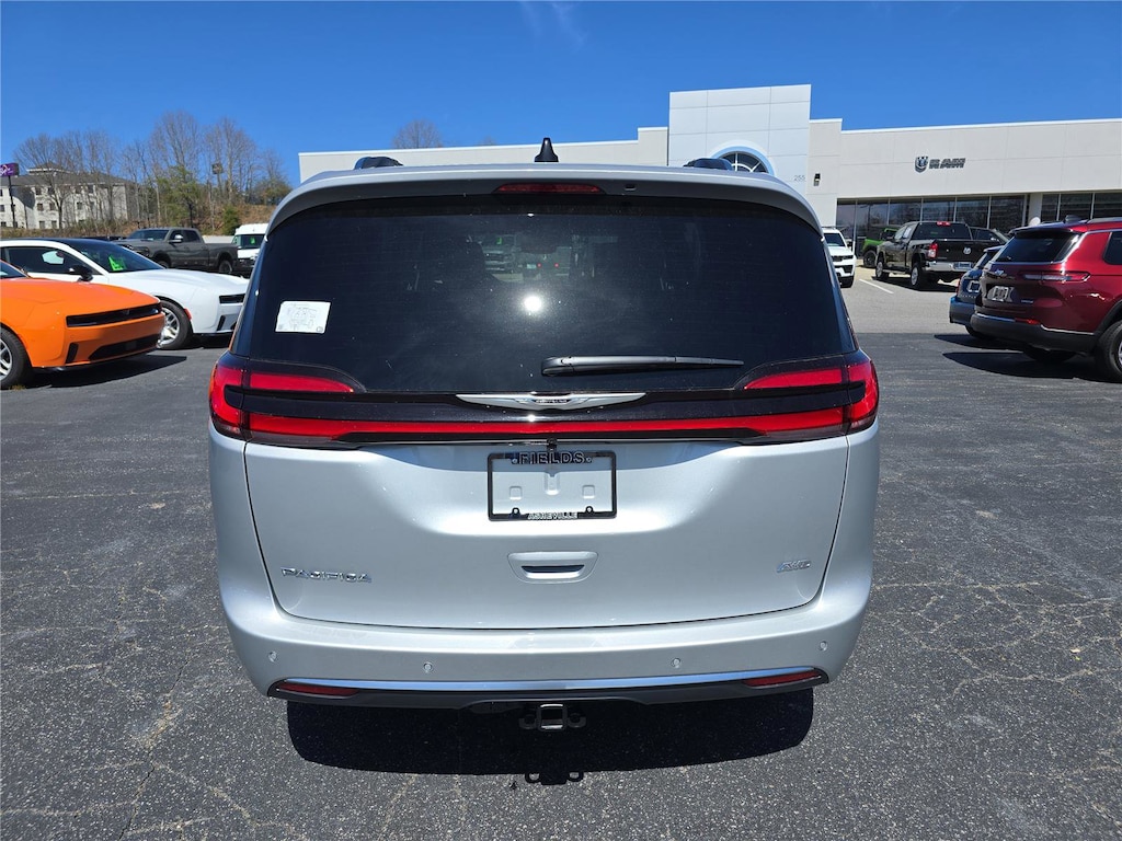 New 2026 Chrysler Pacifica PINNACLE AWD Passenger Van