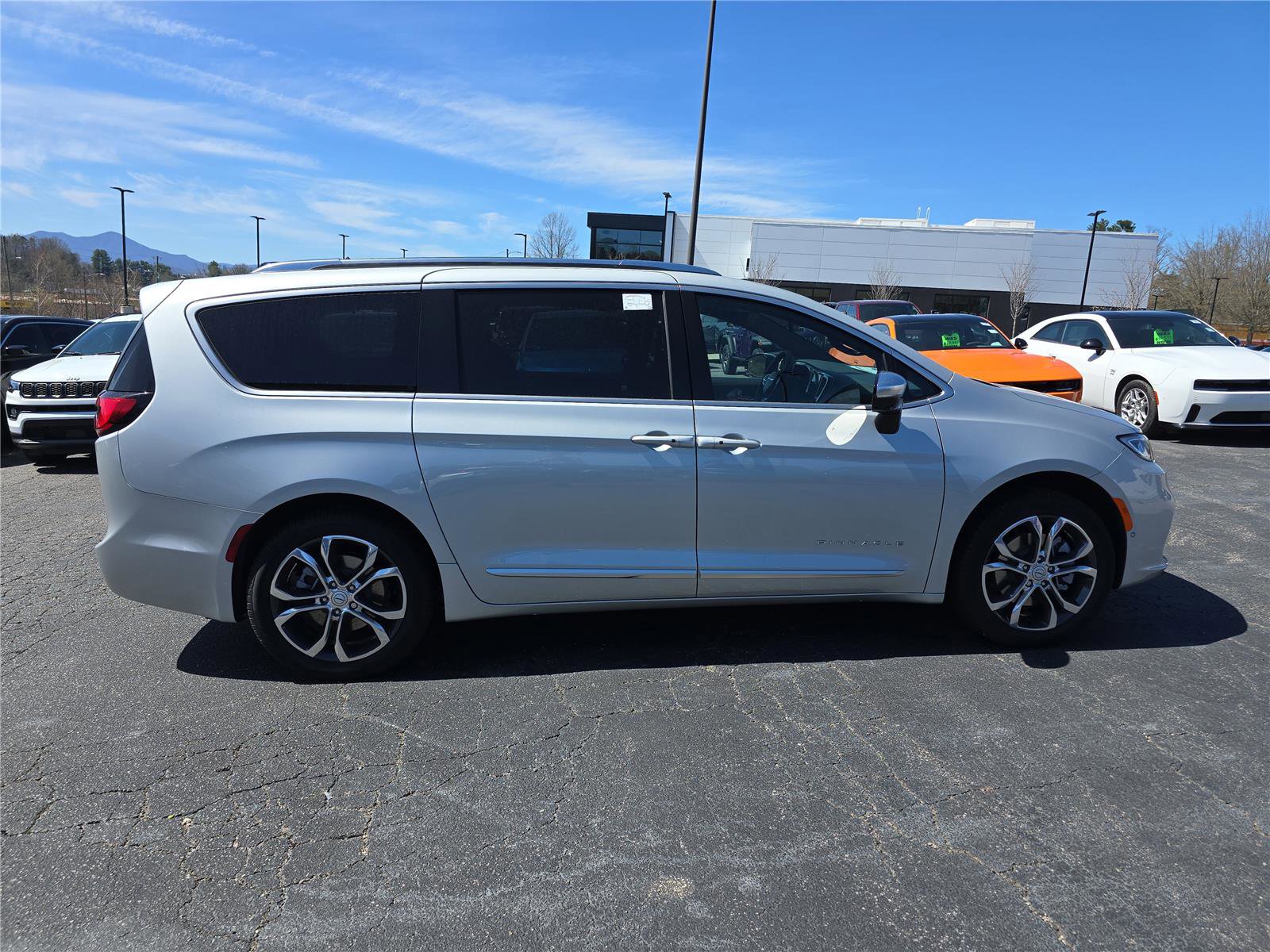 New 2026 Chrysler Pacifica PINNACLE AWD Passenger Van