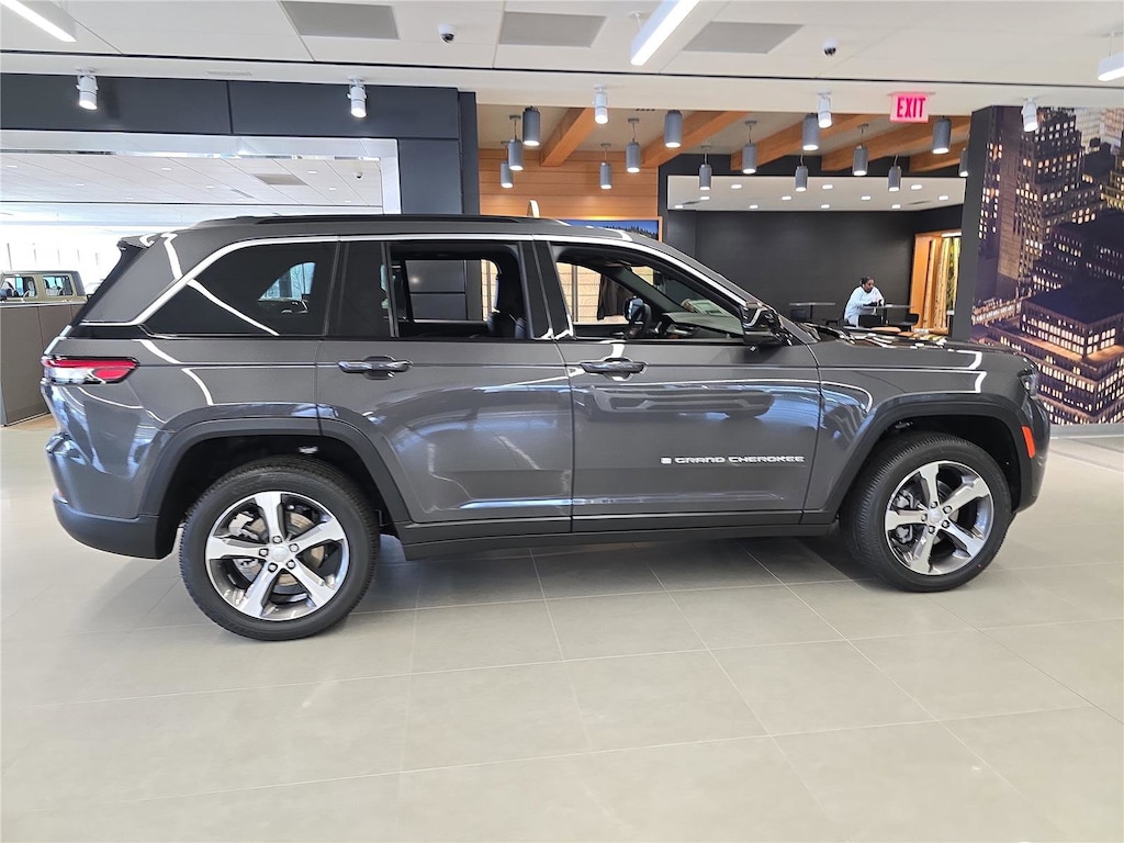 New 2026 Jeep Grand Cherokee LIMITED 4X4 Sport Utility