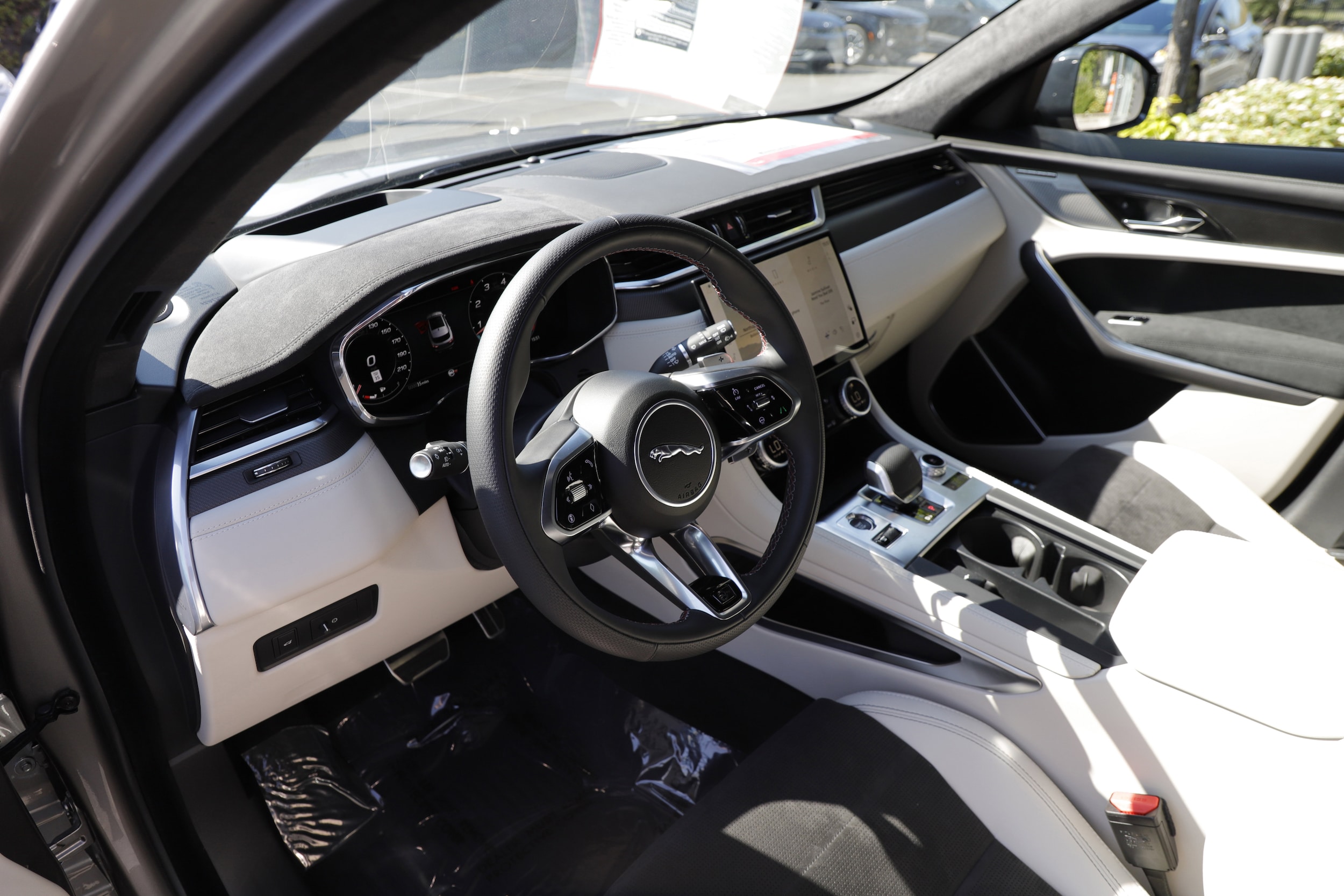 2026 Jaguar F-Pace SVR - Photo 17