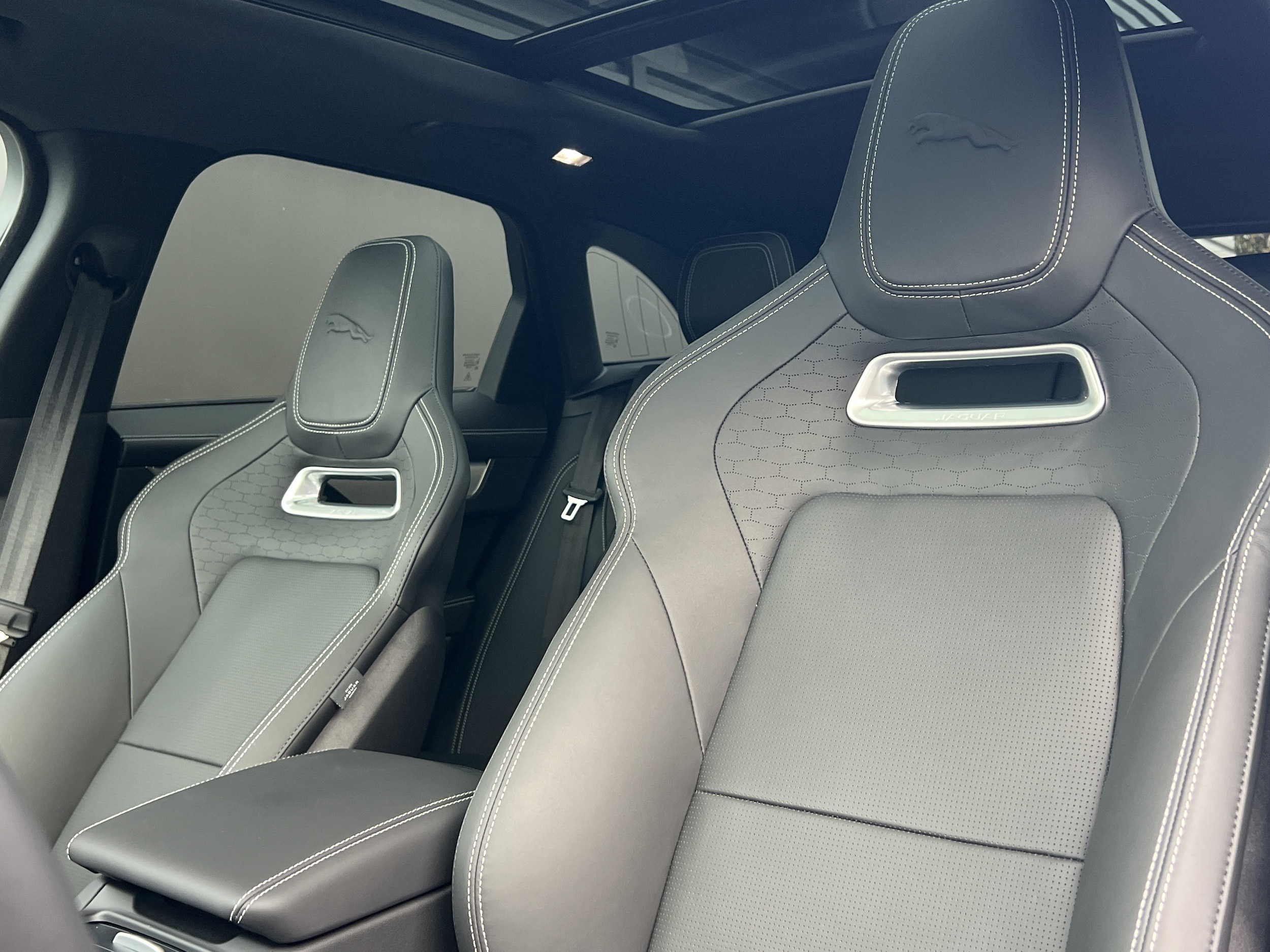 2026 Jaguar F-Pace R-Dynamic S - Photo 23