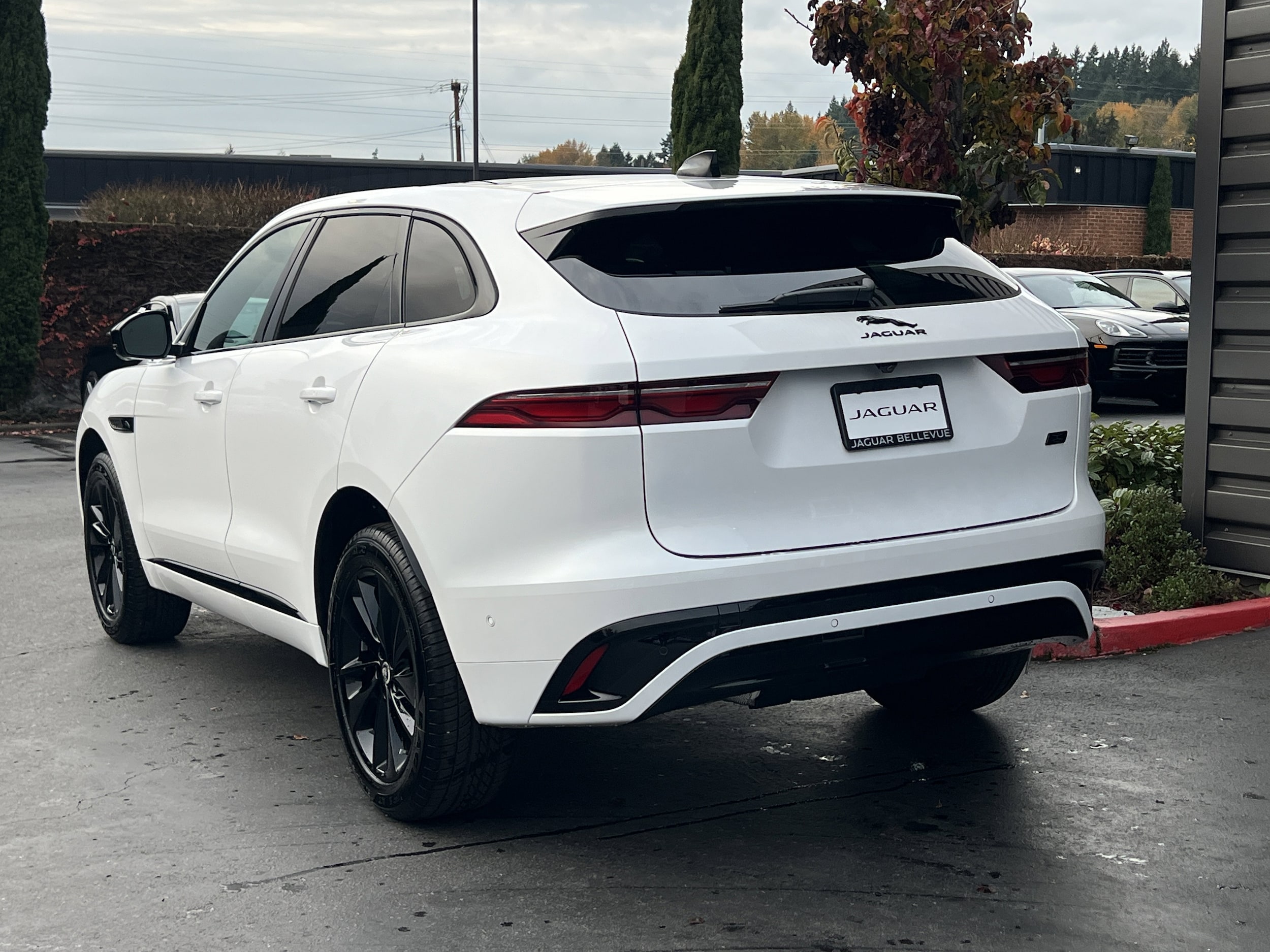 2026 Jaguar F-Pace R-Dynamic S - Photo 6