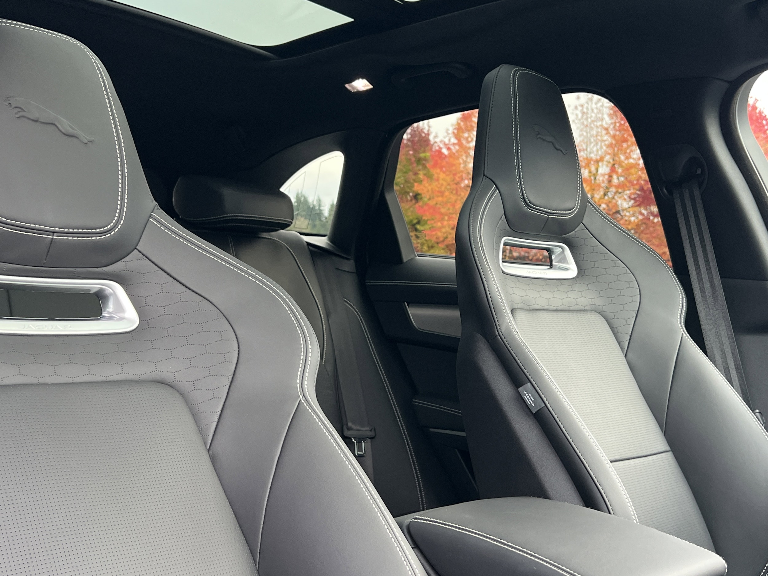 2026 Jaguar F-Pace R-Dynamic S - Photo 13