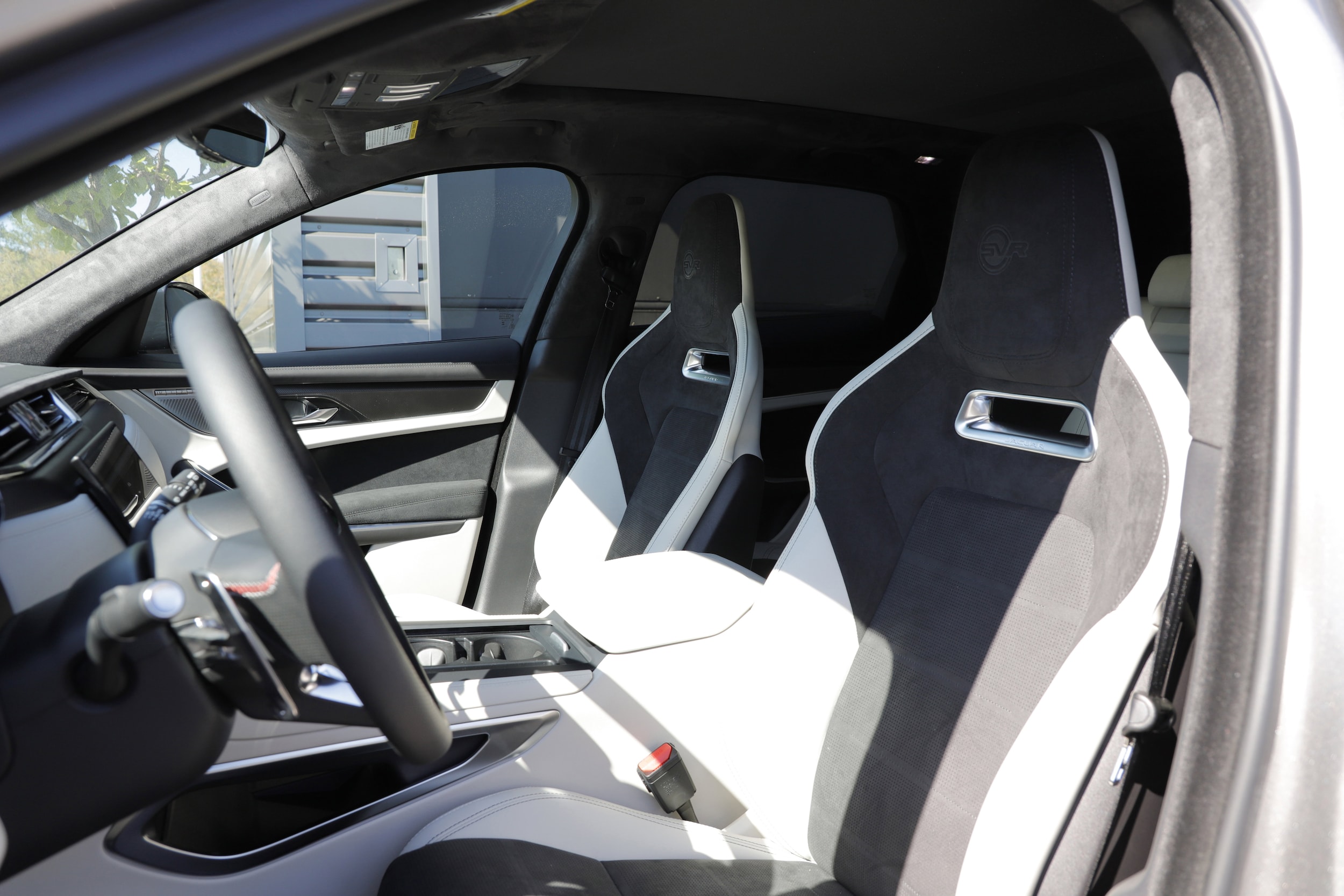 2026 Jaguar F-Pace SVR - Photo 16