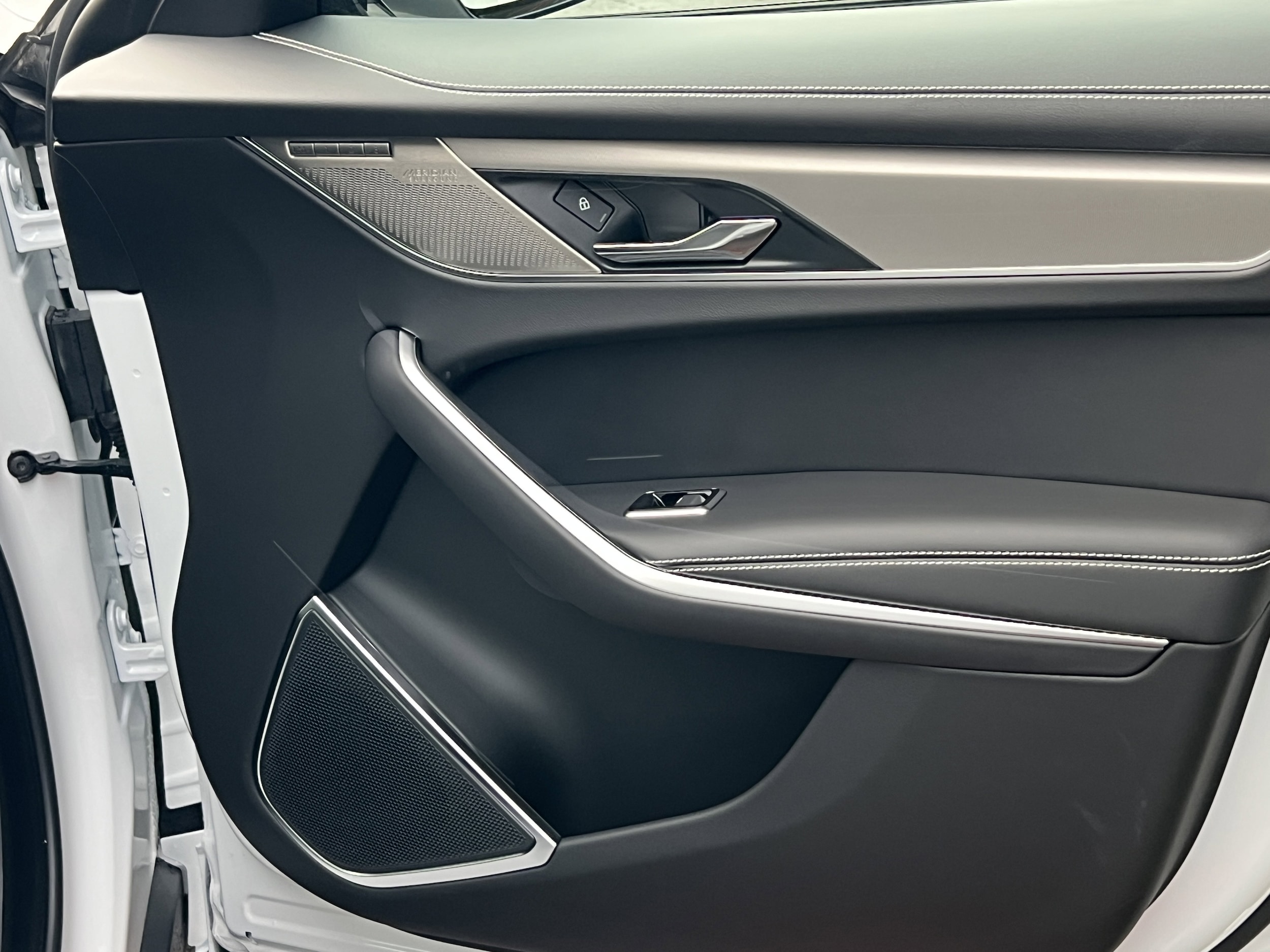 2026 Jaguar F-Pace R-Dynamic S - Photo 10