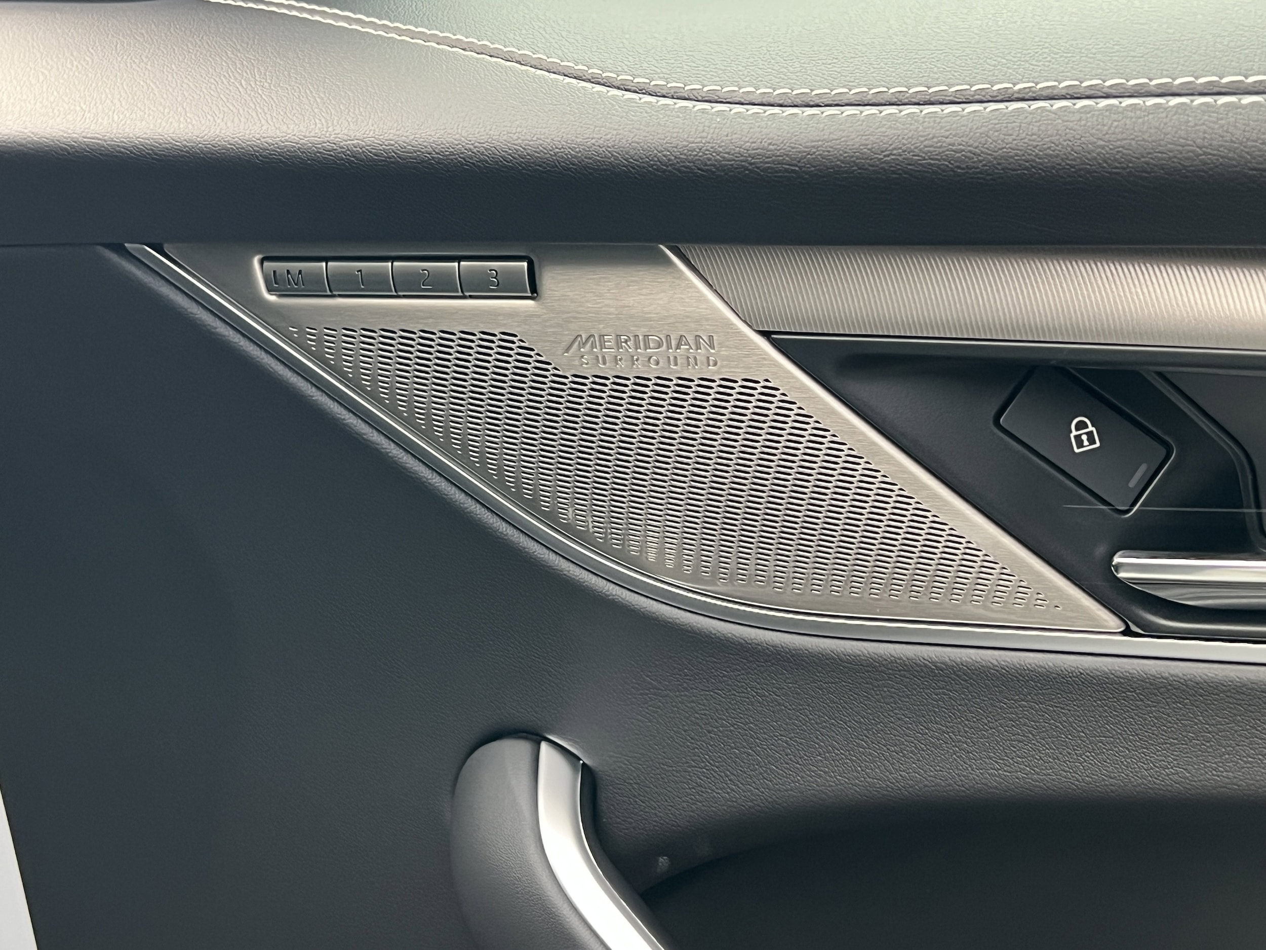 2026 Jaguar F-Pace R-Dynamic S - Photo 9