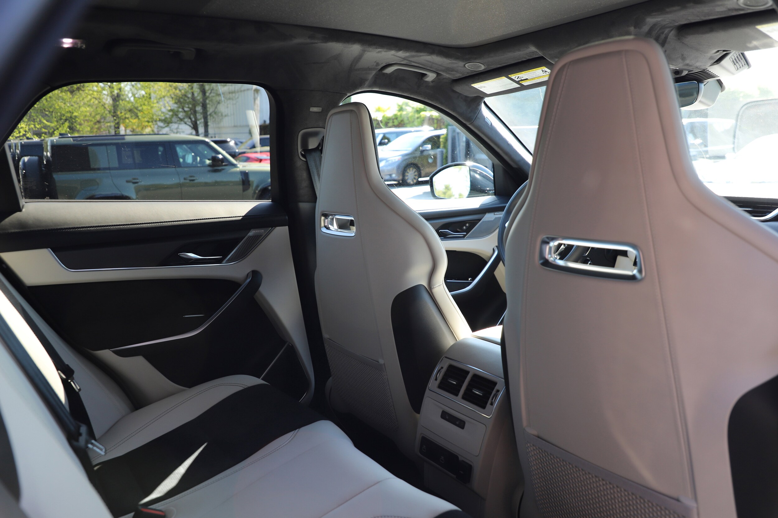 2026 Jaguar F-Pace SVR - Photo 10