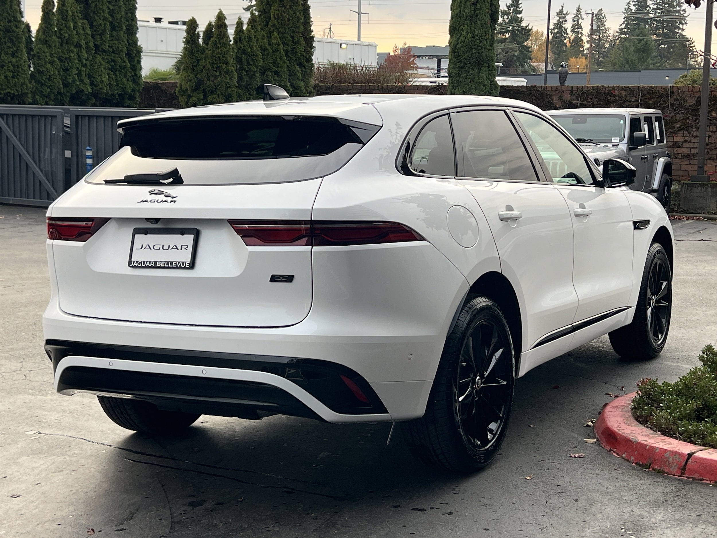 2026 Jaguar F-Pace R-Dynamic S - Photo 8