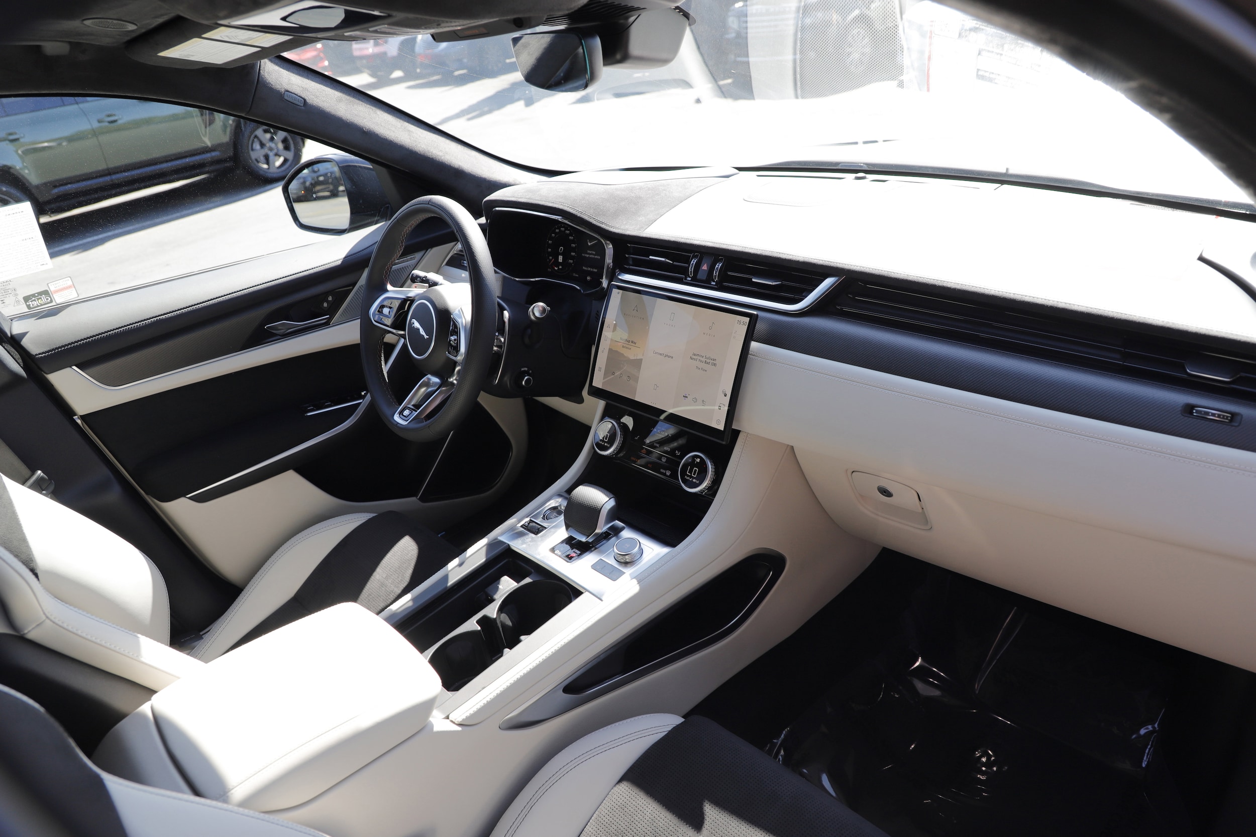 2026 Jaguar F-Pace SVR - Photo 12