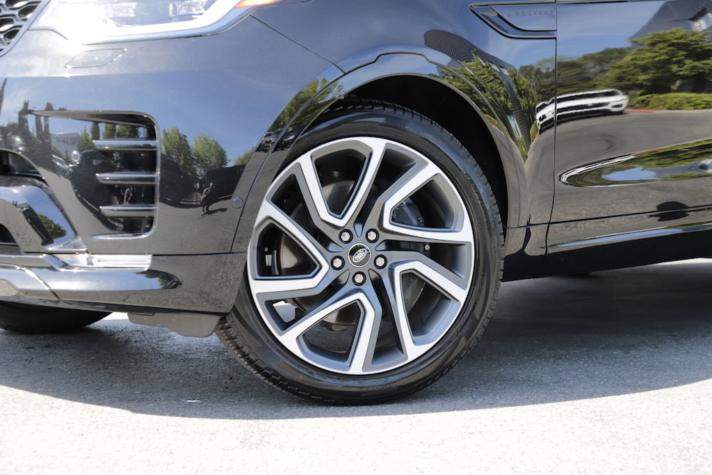 Certified 2025 Land Rover Discovery P360 Dynamic SE SUV