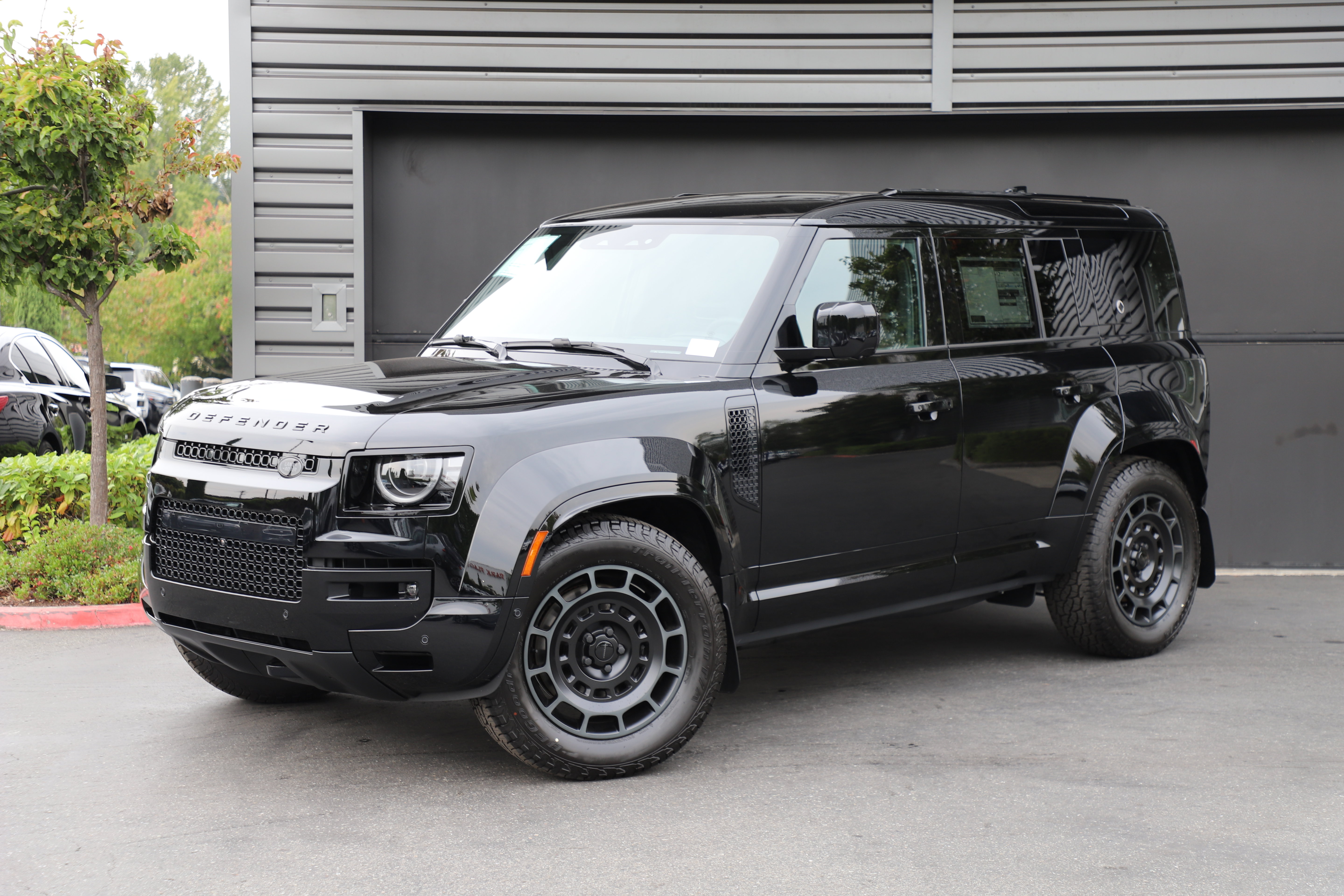 New 2026 Land Rover Defender 110 P635 Octa Black Edition SUV