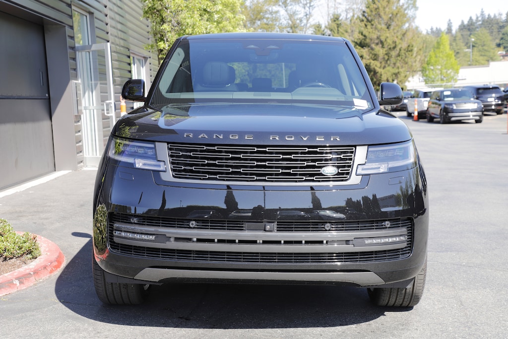 New 2025 Land Rover Range Rover SE SUV