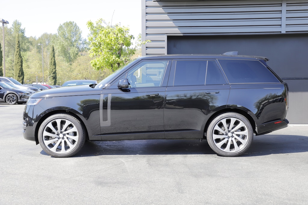 New 2025 Land Rover Range Rover SE SUV