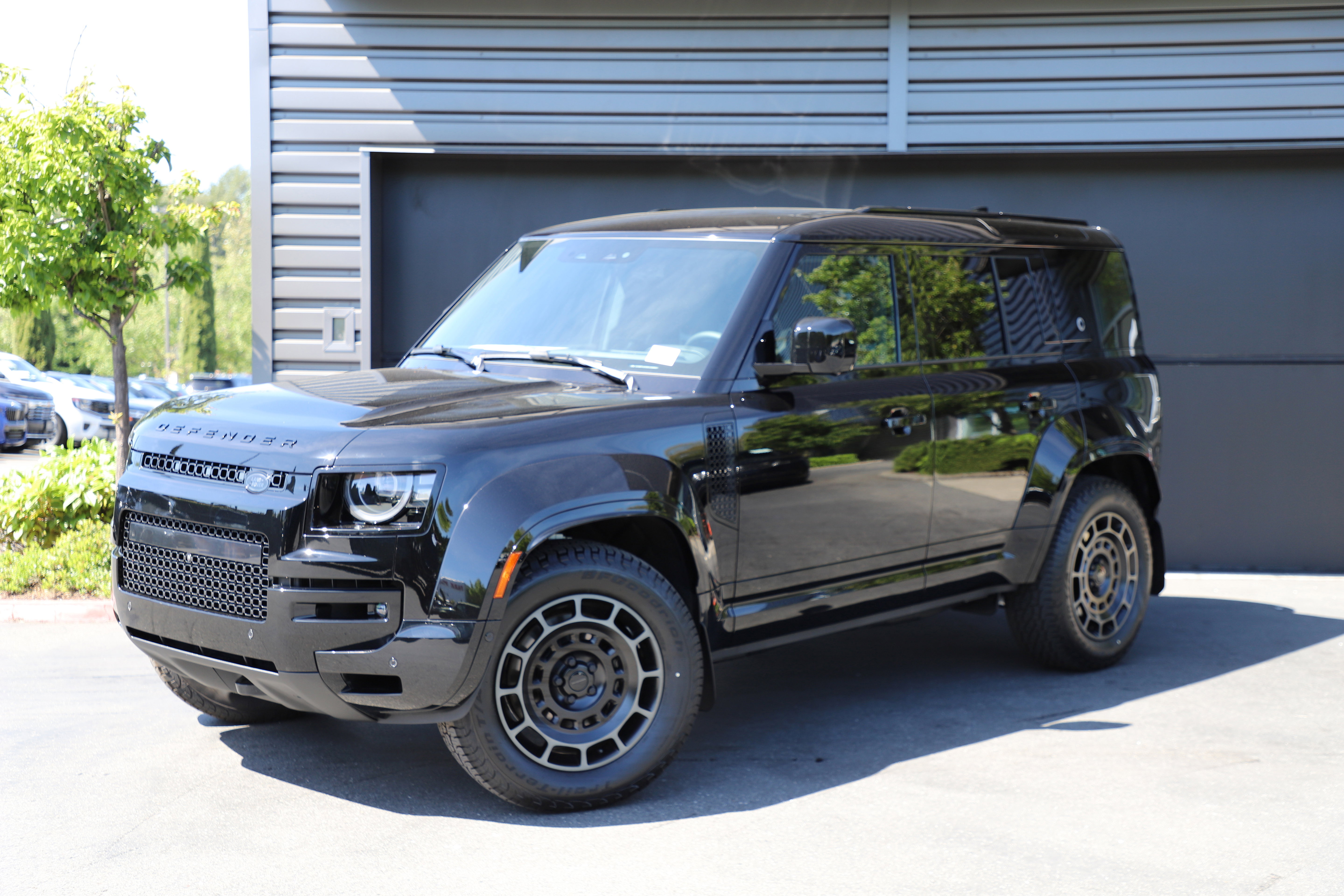 New 2026 Land Rover Defender 110 P635 Octa Black Edition SUV
