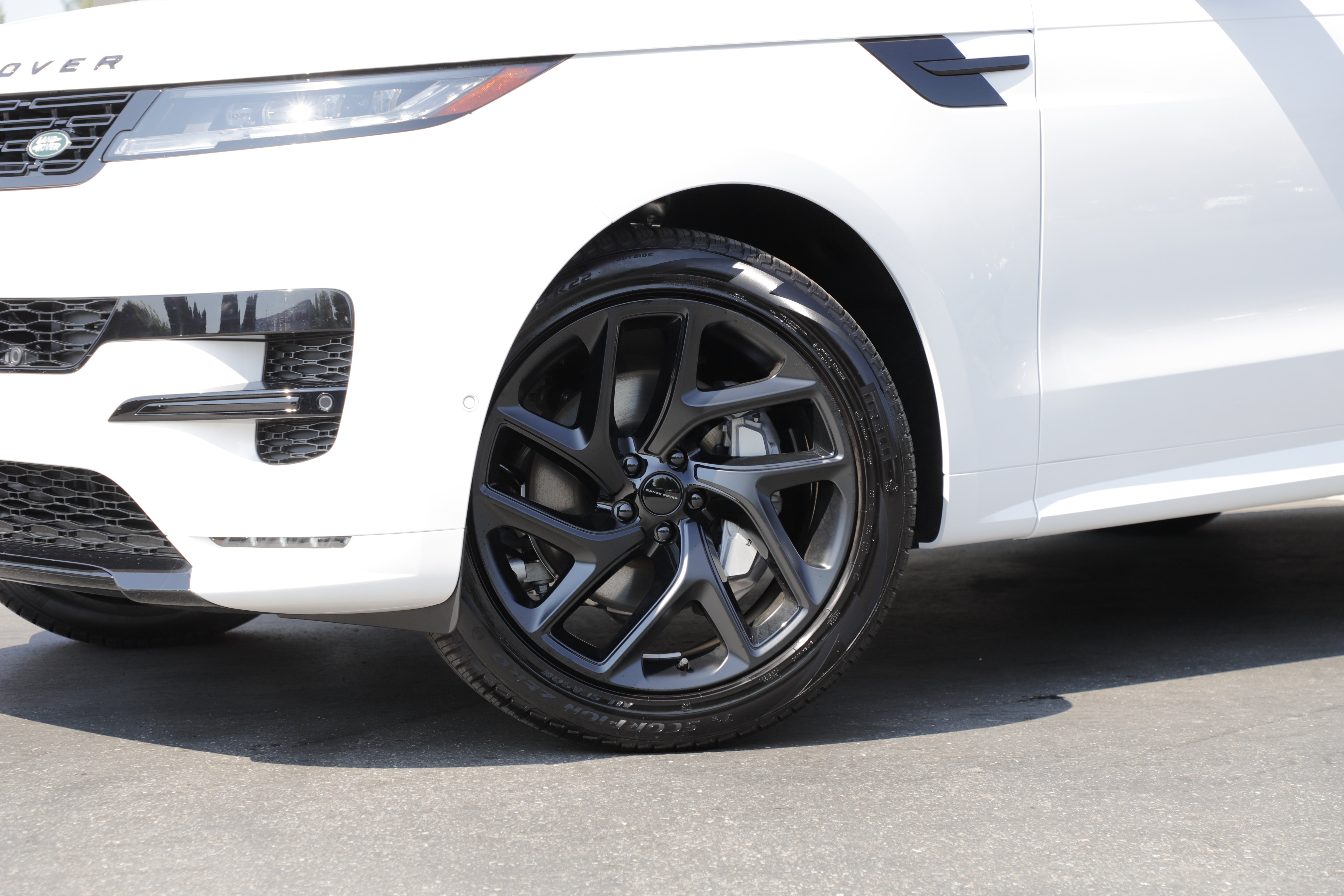New 2026 Land Rover Range Rover Sport P400 Dynamic SE SUV