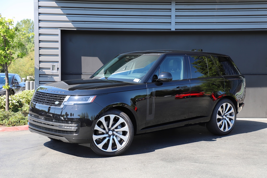 New 2025 Land Rover Range Rover SE SUV