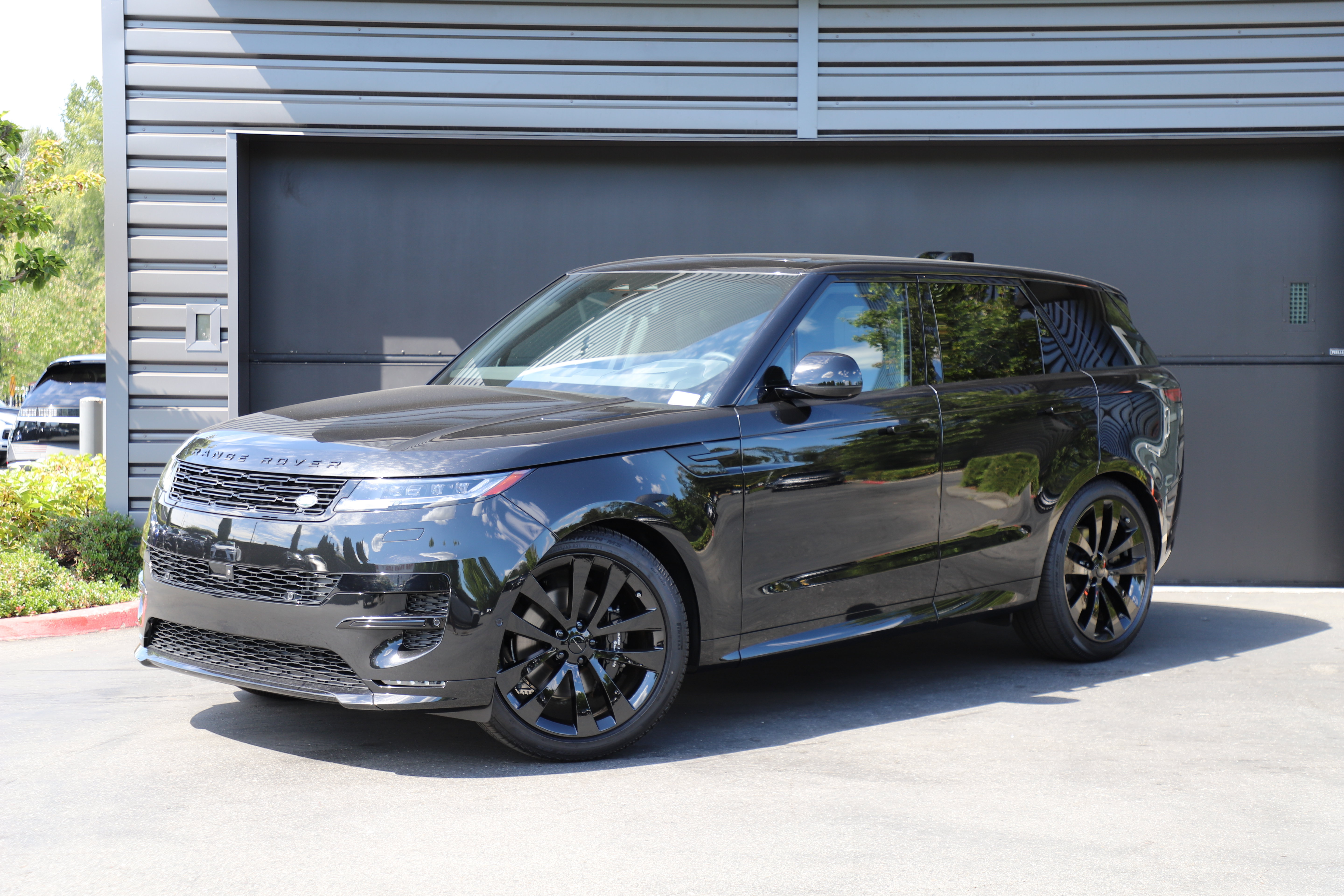 New 2026 Land Rover Range Rover Sport P400 Dynamic SE SUV
