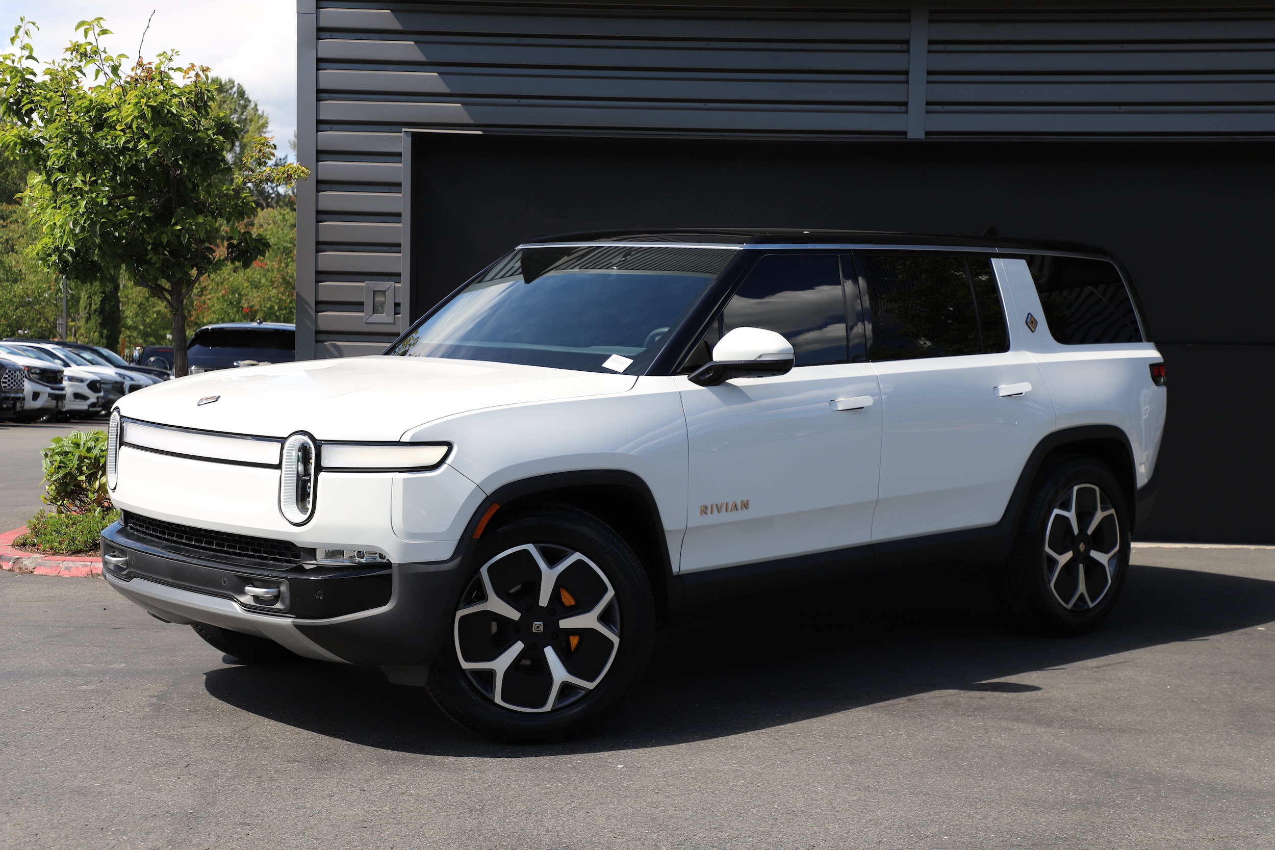 2024 Rivian R1S