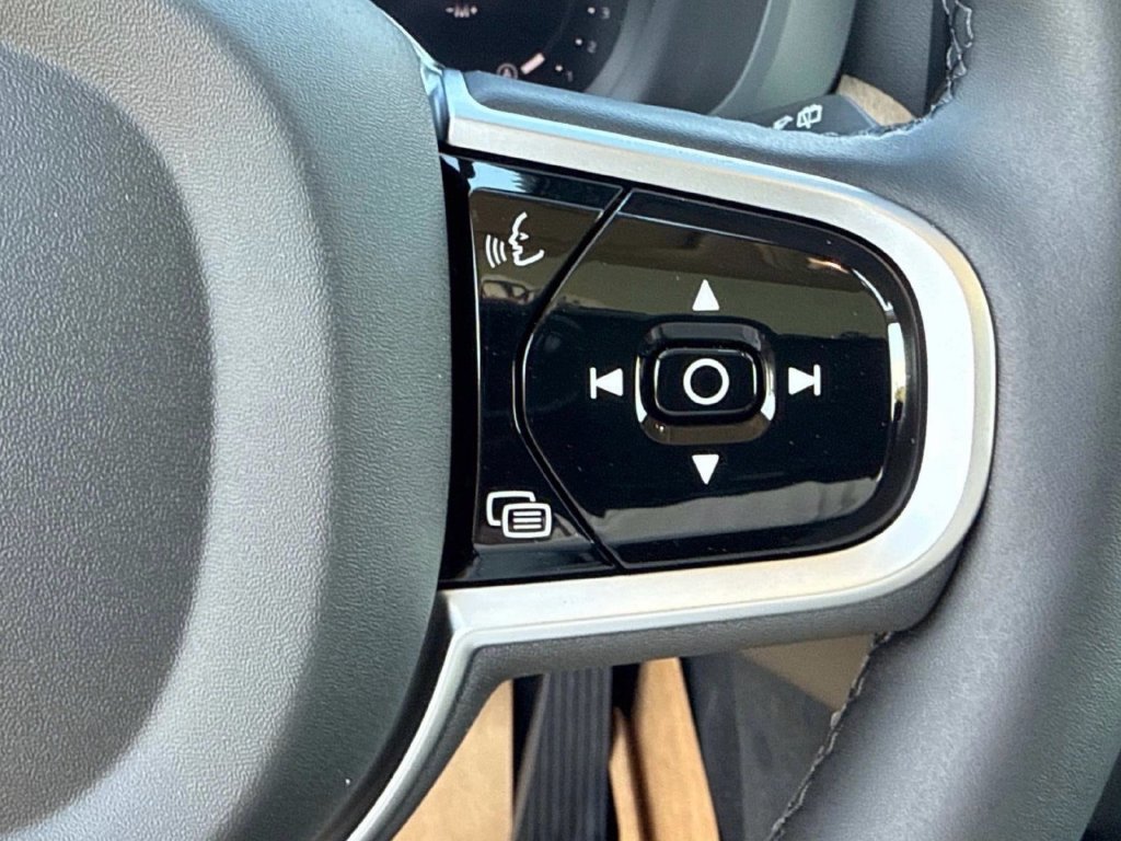 2026 Volvo XC60 Plus - Photo 21