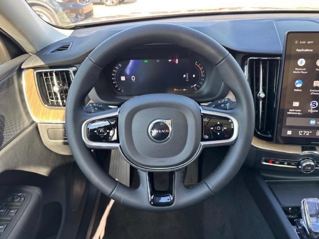 2026 Volvo XC60 Plus - Photo 6