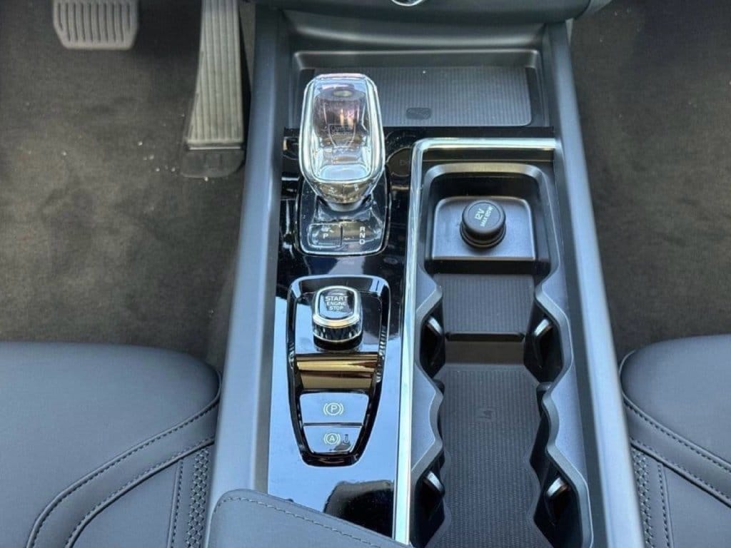 2026 Volvo XC60 Plus - Photo 8