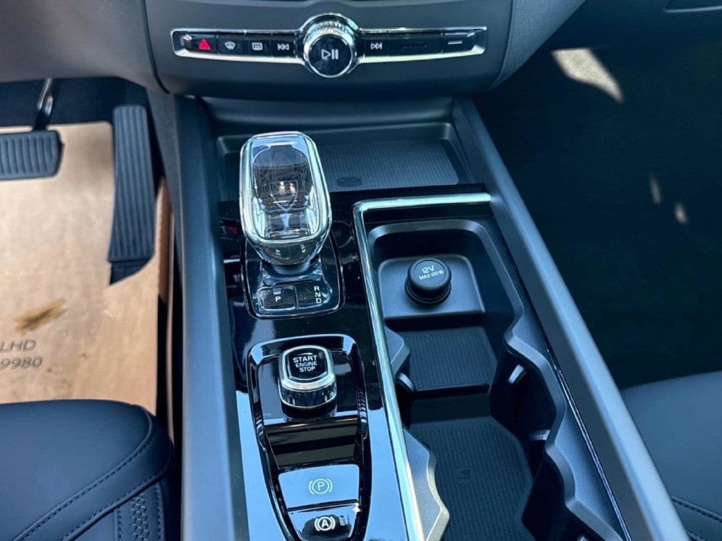 2026 Volvo XC60 Plus - Photo 18