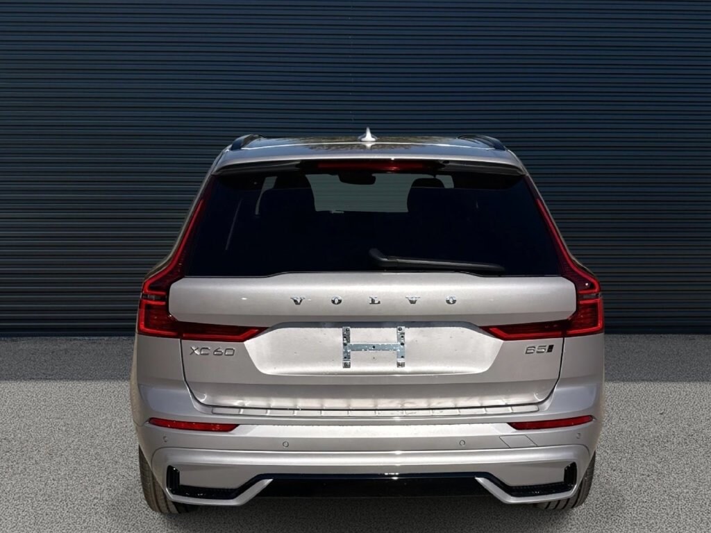 2026 Volvo XC60 Plus - Photo 6