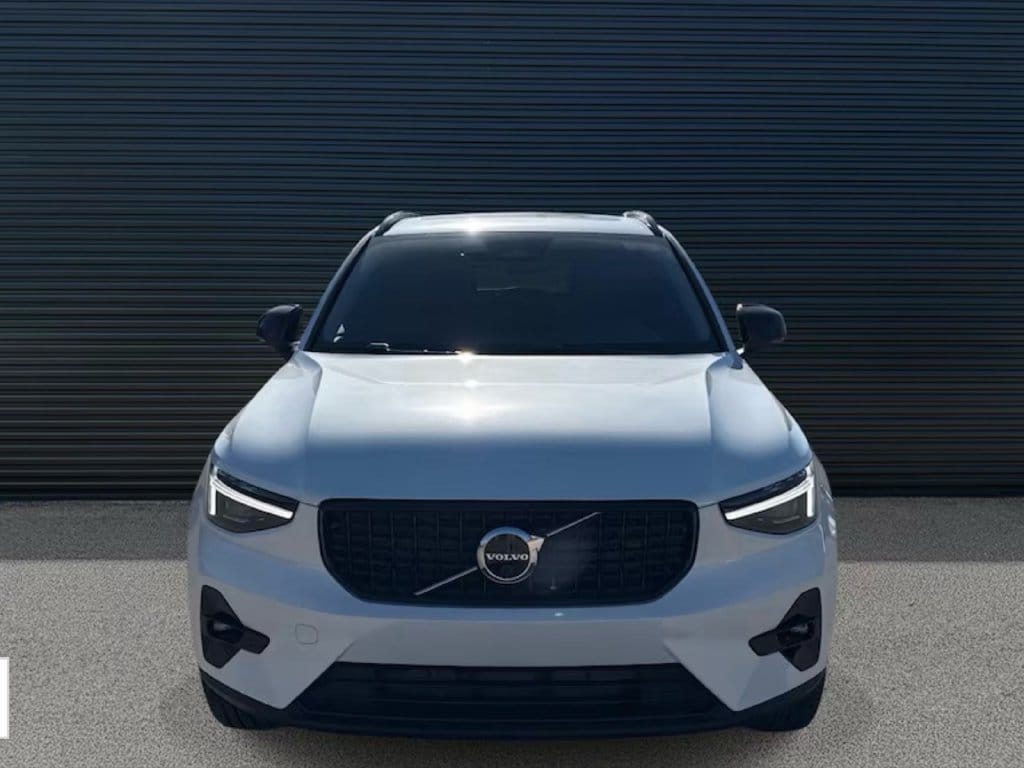 2026 Volvo XC40 Ultra - Photo 2