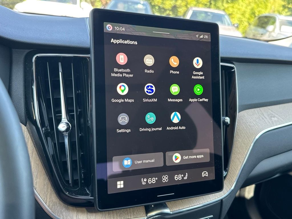 2026 Volvo XC60 Plus - Photo 17