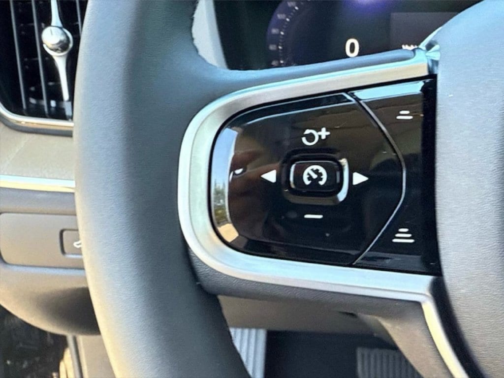 2026 Volvo XC60 Plus - Photo 21