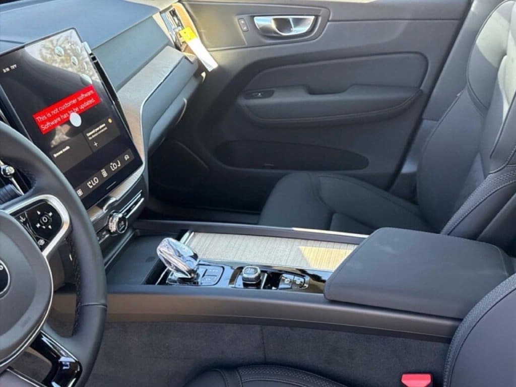 2026 Volvo XC60 Plus - Photo 12