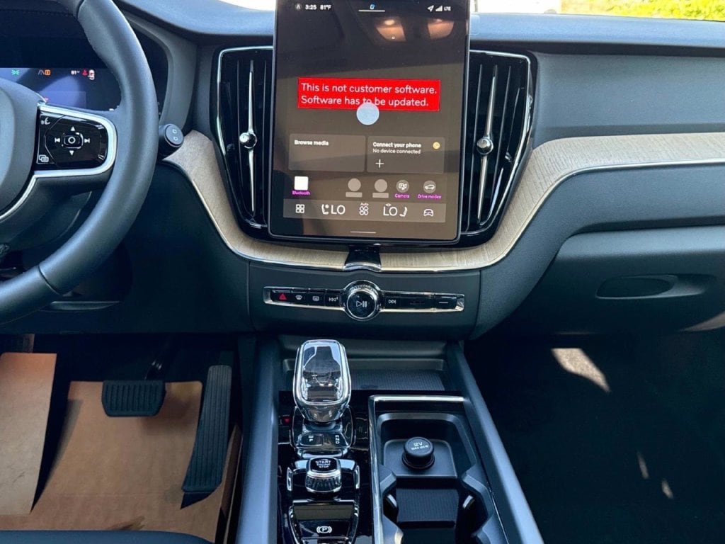 2026 Volvo XC60 Plus - Photo 13