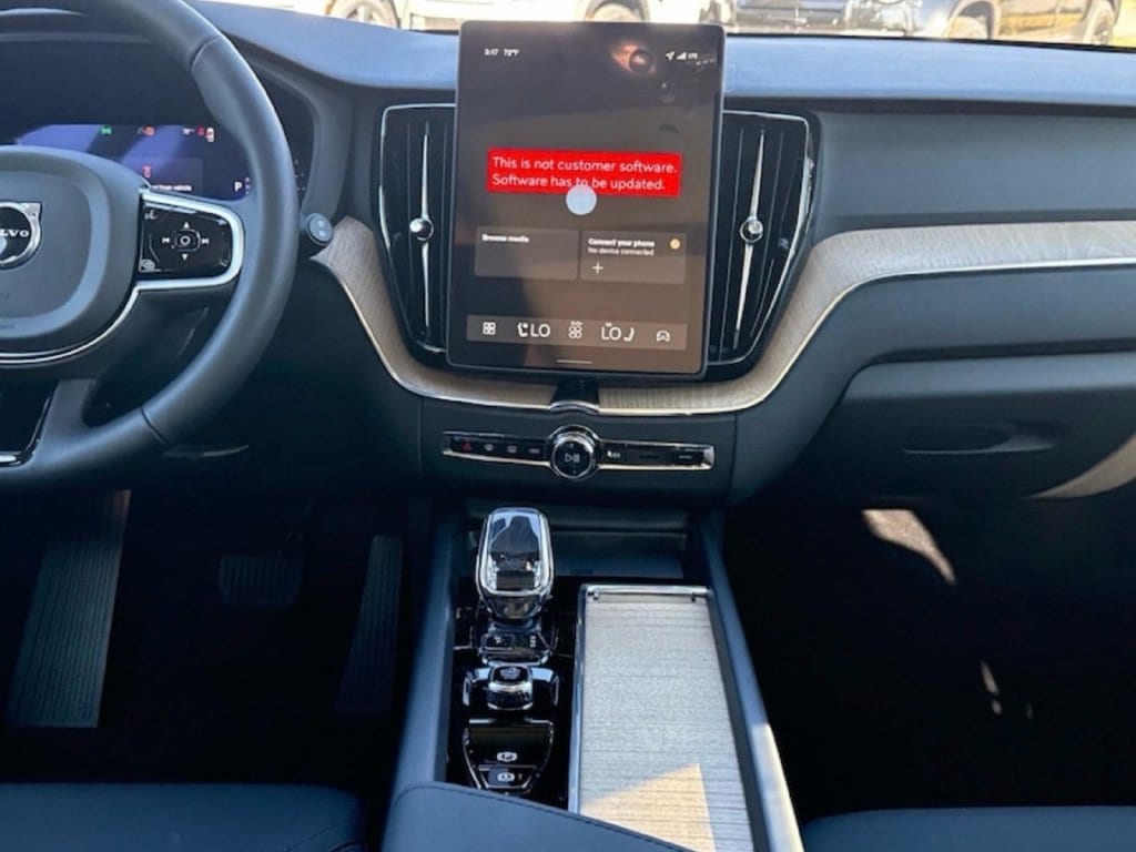 2026 Volvo XC60 Plus - Photo 9