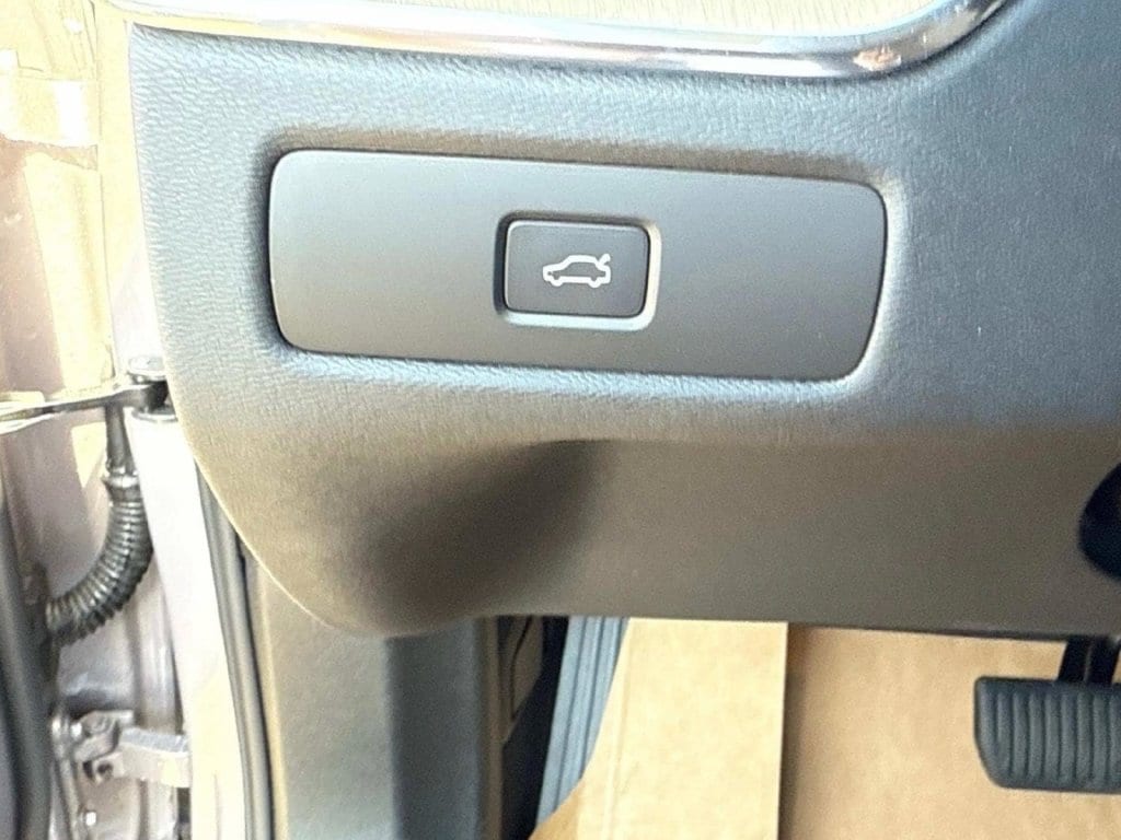 2026 Volvo XC60 Plus - Photo 23